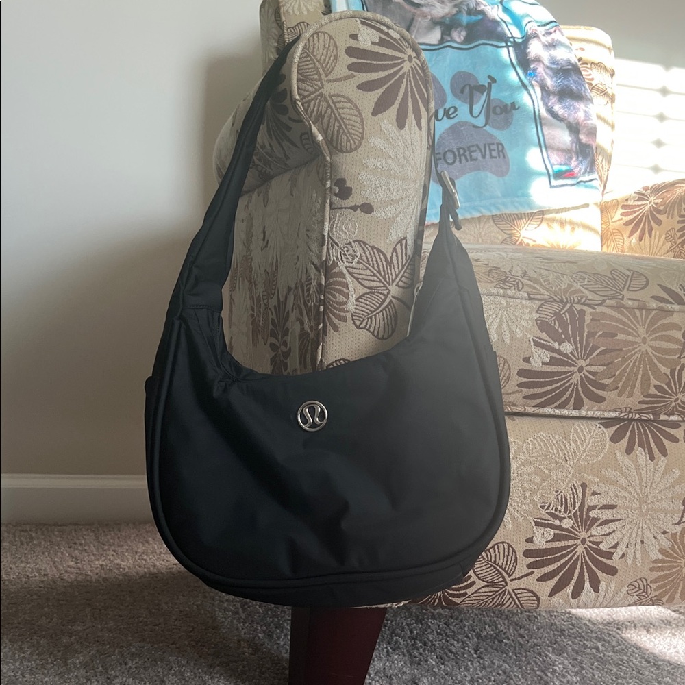 Lululemon city essentials shoulder bag 4L